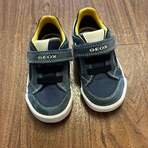 Geox Respira. Baby and walker. Size US 6 1/2. Color: blue, gray